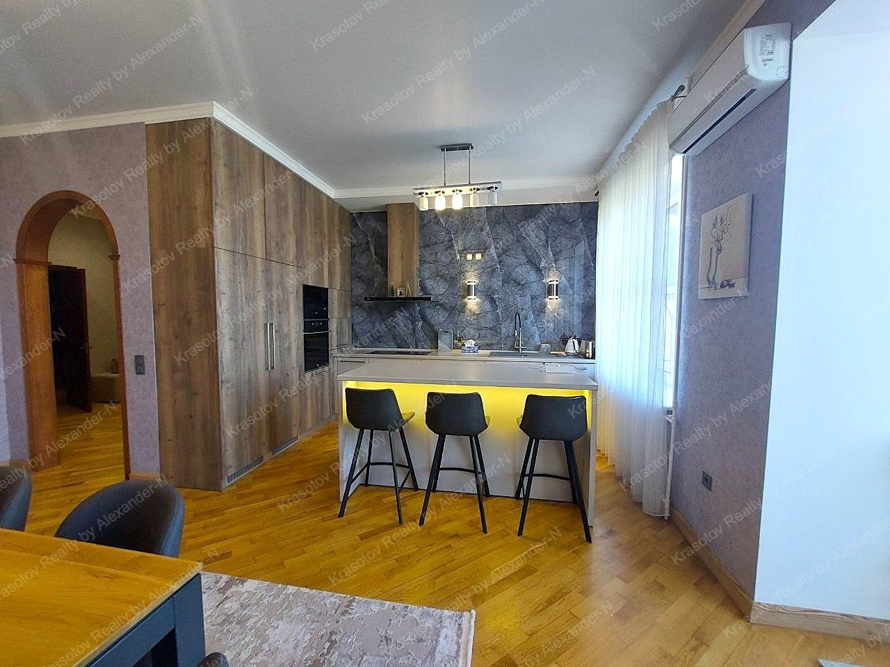 продажа многокомнатной квартиры номер A-174795 в Приморском районе, фото номер 32